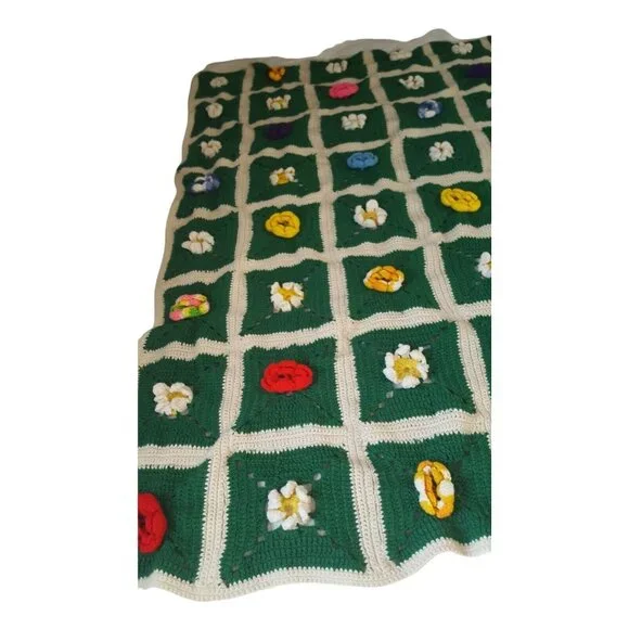 Vintage granny square Afghan flower center Green White 43 x 58 Crochet Hand Made - Picture 4 of 9